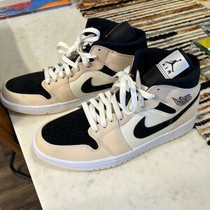 Women Nike Air Jordan 1 Mid Black Guava Ice High Low (US women 11) BRAND NEW